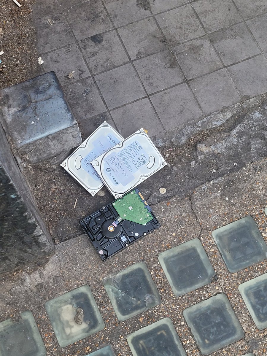 Adam Zeloof (@azzeloof@mastodon.online) tweet media