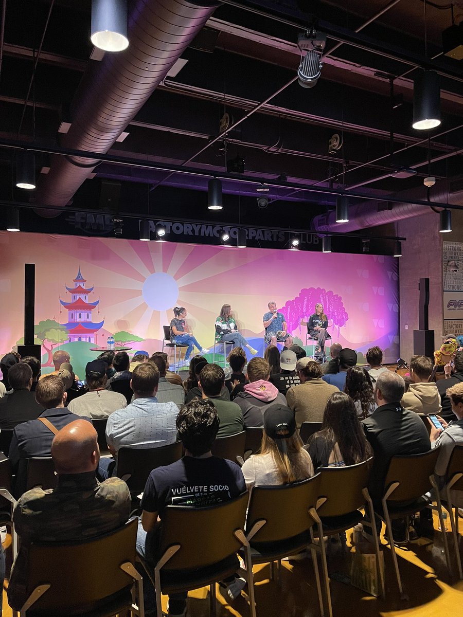 Yas <a href="/amber_vittoria/">Amber Vittoria</a> poignant words on #PhysicalToDigital panel at <a href="/veecon/">VeeCon</a>