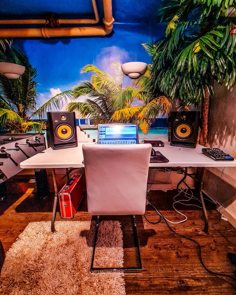 doengesmusic's tweet photo. After a long time I'm back here again! And no, I'm not on holiday but in my new studio, where I'm rehearsing from now on. I'm very excited and looking forward to great projects and you can look forward to May 29th when my 2nd album will be revealed. #album #music #doenges https://t.co/GFRfPX7Lqy