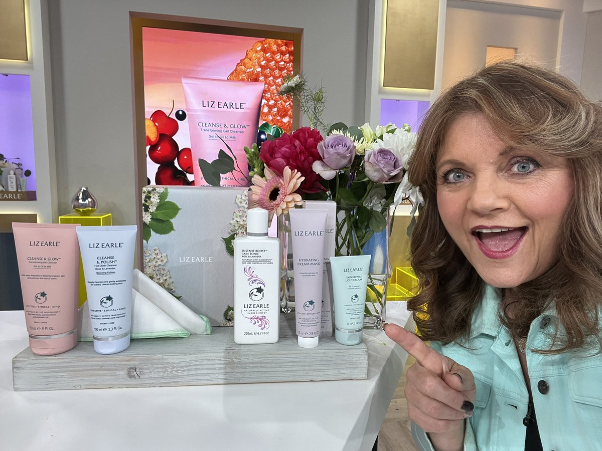 debbieflint's tweet photo. On now! Join us for the fabulous value Liz Earle set! #tsv @qvcuk 9pm & midnight! If you want the gel (lightest moisturiser) choice, it will be the 1st to sell out at this rate! Incs super #cleanseandglow . @tartecosmetics 11pm! . Join us! X
@lizearlebeautyco @calizearlebeauty x https://t.co/RZA4xSg29P