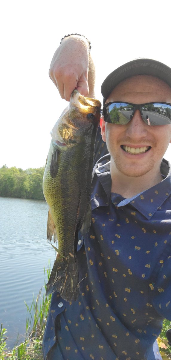 pedropedroeric's tweet photo. @stuttterbuttter NO WAY I JUST CAUGHT MY BIGGEST LARGEMOUTH TODAY TOO! https://t.co/hPofO9HlEK
