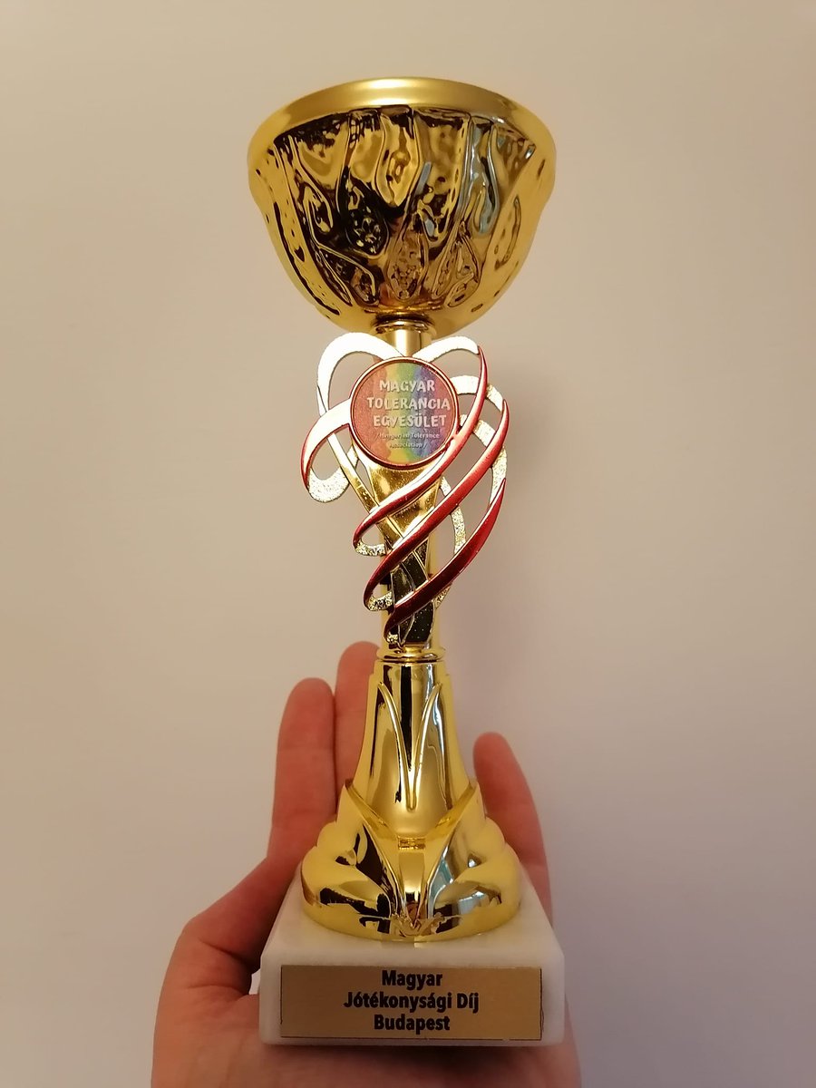 ethlossoth's tweet image. It's celebration time! 🥳Going live at twitch.tv/ethlossoth 22:22 CET (roughly 25 mins from now). Just chatting about what this award means to a transgender social worker in Hungary. Received from Hungarian Tolerance Association. 🏳️‍🌈 #MTE #socialwork #transgender