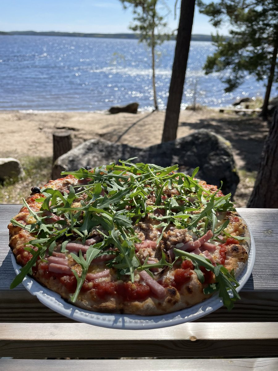 Mökkikausi avattu myös 🍕 osalta. #Ooni #Pizza #Kesä22 #Finnishsummer #LakePaijanne #Päijänne #PäijännePankkiiri