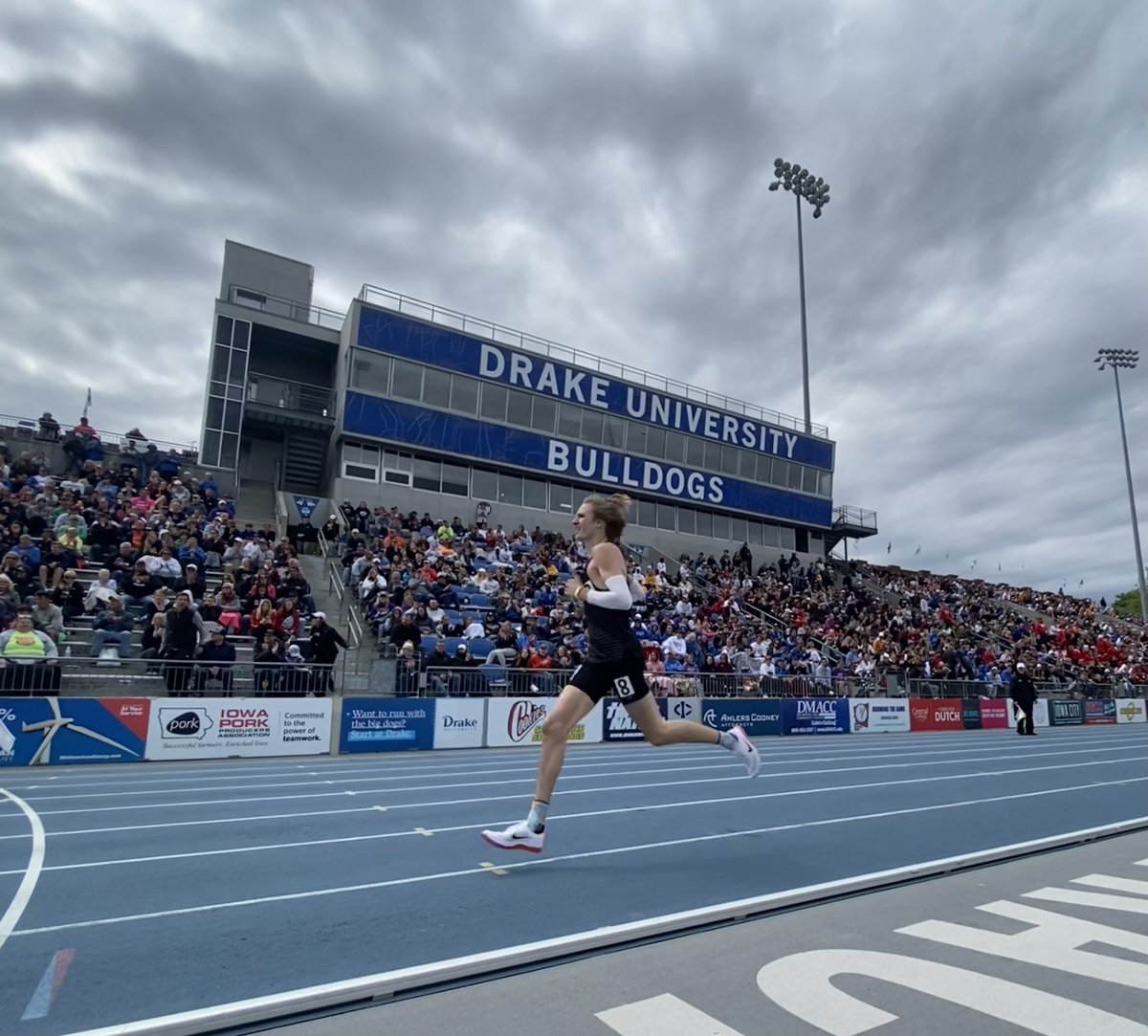 IHSAA's tweet photo. Dowling Catholic junior Jackson Heidesch puts himself at the No. 4 spot all time after claiming the state title in the 4A 1600m with a time of 4:07.30💪👊 https://t.co/OdS6ytatCz