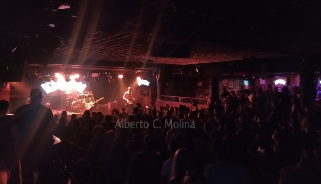 ¿#Mbappé se ríe en tu cara? ¿La #FinalFour se te escapa por un triste punto después de fallar 20 triples? Noches como esta en #Madrid solo las levanta un concierto como el último de <a href="/Desvariados/">Desvariados</a>... pim pam pim pam 🎸