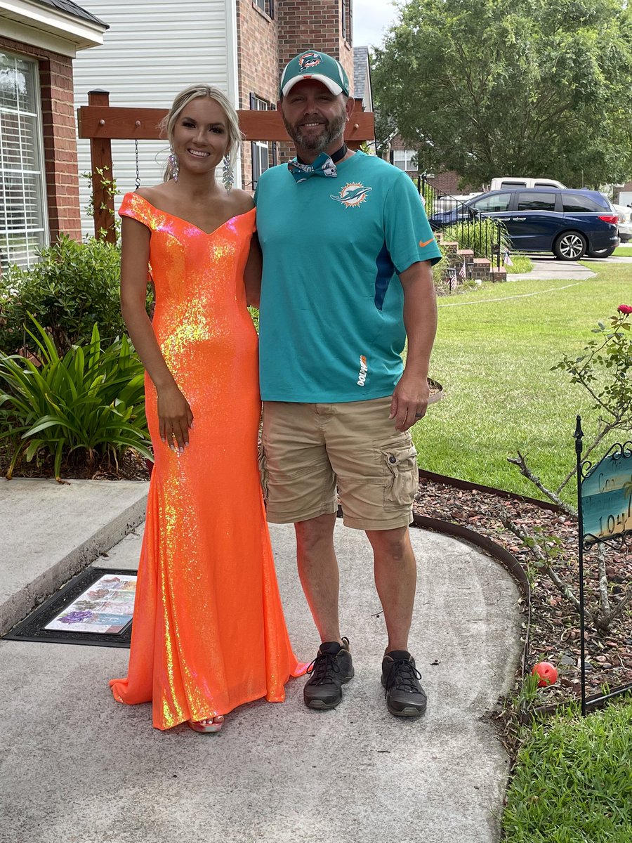 When she wears an orange prom dress….I see a great Dad opportunity!!😂😂. Love you @emtay05!!!