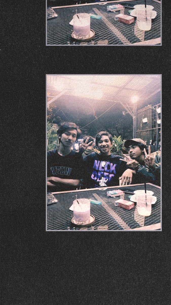 Aku di antara dua babi.