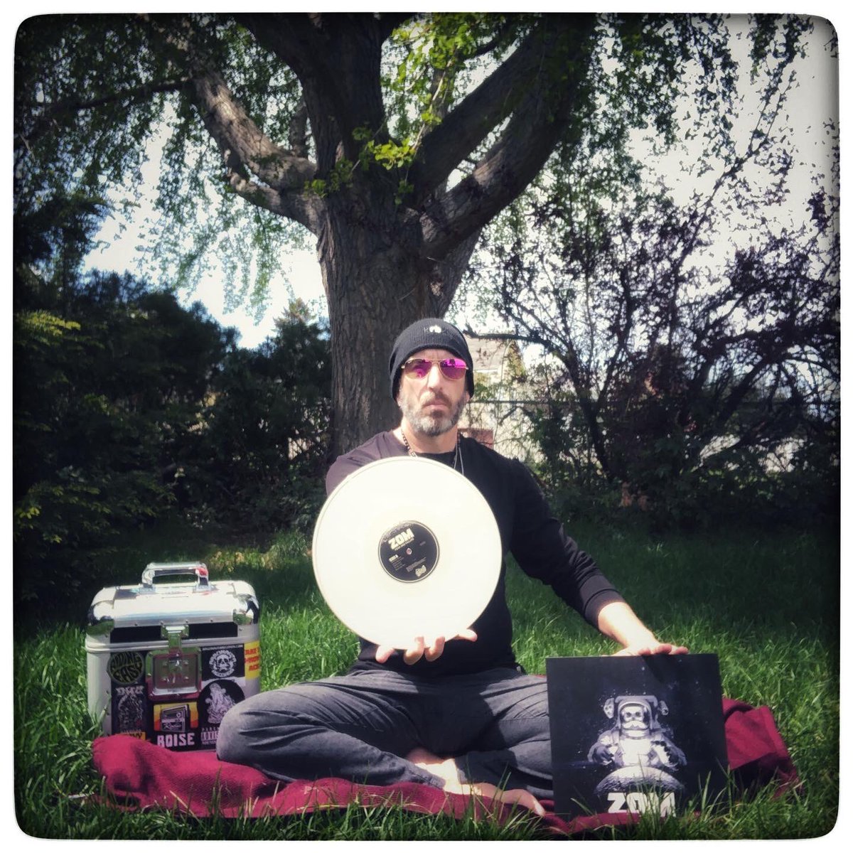 RiffHaven's tweet photo. The Plunge by ZOM from Fear and Failure as featured on Riff Häven Episode 275
#RiffHaven #vinyloftheday #albumoftheday #RecordoftheDay #VinylRecords #Vinyl #recordcollection #StonerRock #HeavyRock #HeavyPsych #FuzzRock #PsychRock #HeavyMetal #HardRock #ZOM #Stoneflyrecords https://t.co/eVjGdiSM17