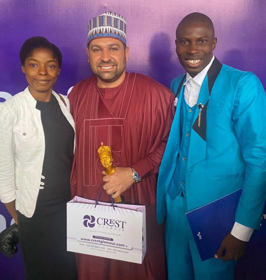 CrestGlamour's tweet photo. It was an awesome experience as we present our token of love on behalf of Crest Glamour LTD to Mr. Mohammed Jammal, The CEO of ThreeMPlus Integrated Enterprises LTD Abuja at today's Royal African Young Leadership Forum  RAYLF  held at Oduduwa Hall, Obafemi Awolowo University. https://t.co/1g9Bhwa6wI
