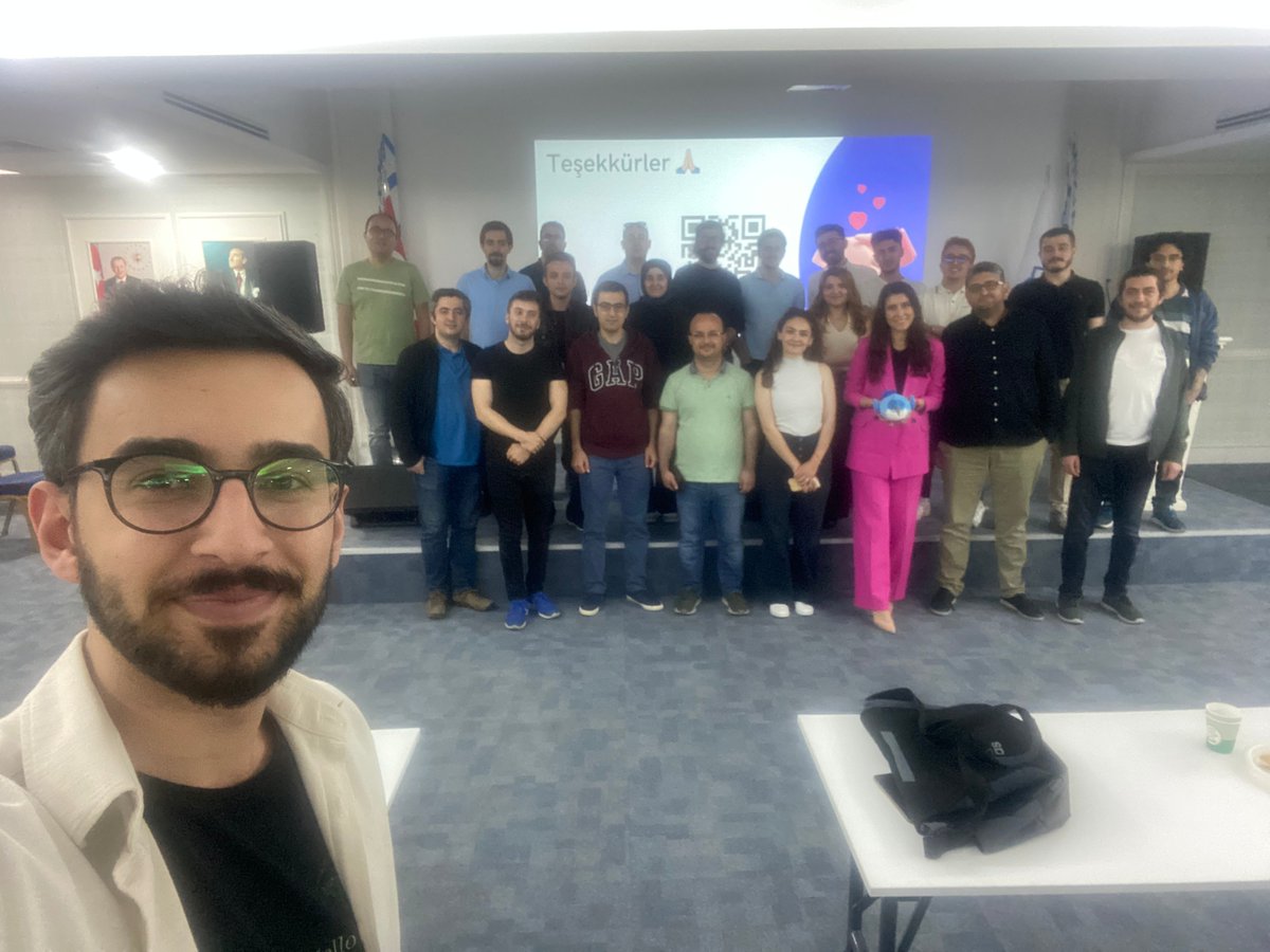 Flutter_Turkiye's tweet image. Ankara Workshop etkinliği harika geçti 🎉🔥🚀💫! 

Flutter hakkında konuşup, beraber kod yazmak çok keyifliydi. @kadriyemct, @fthdmirrr, @mikailkse0 ve katılan herkese çok teşekkür ederiz. 💙💙💙

#flutter #flutterworkshop #flutterturkiye