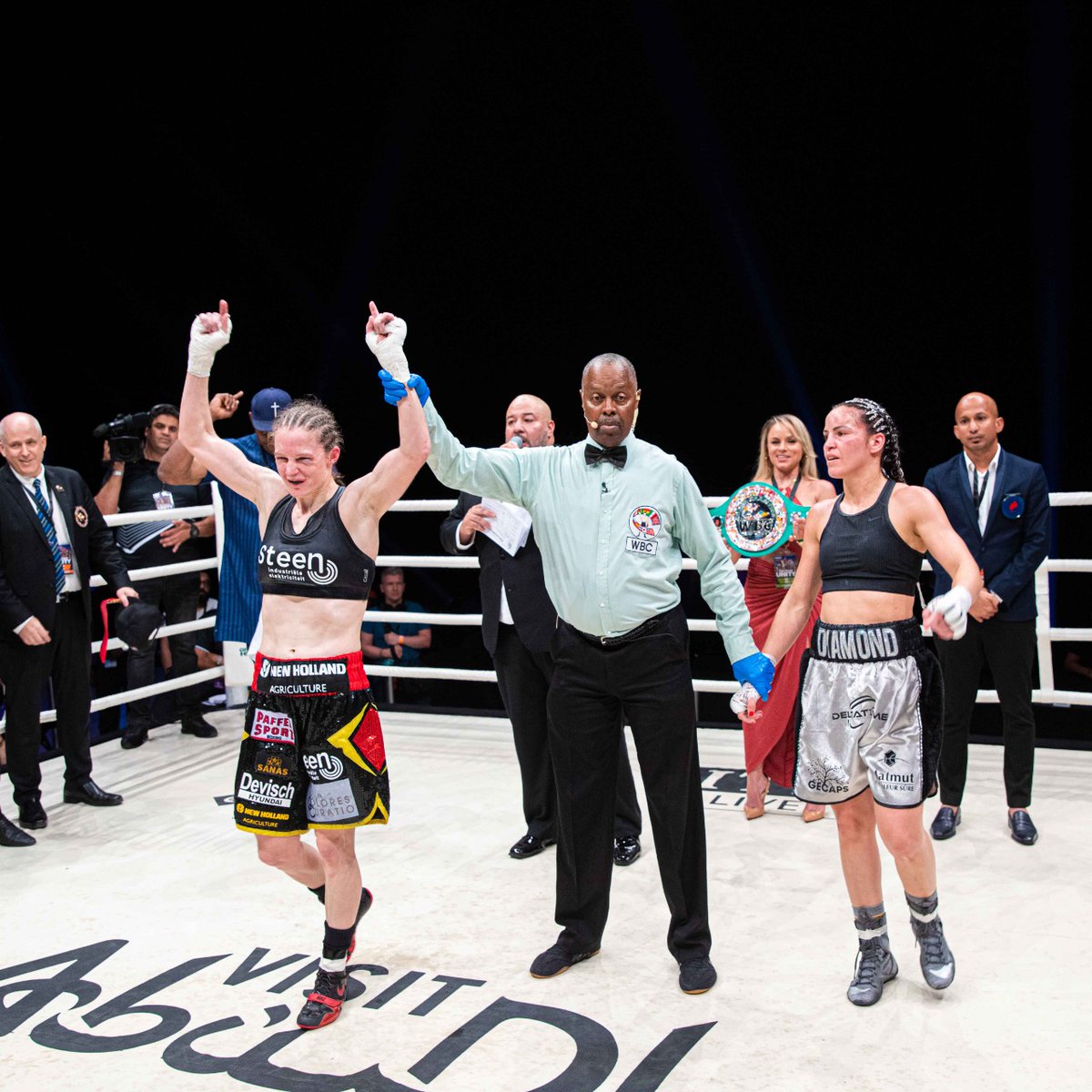 Frontrow_io's tweet photo. What a fight! 
With such a performance you can not say there is a loser. 
Congrats Delfine Persoon for the win! https://t.co/J7DyEXqZfQ