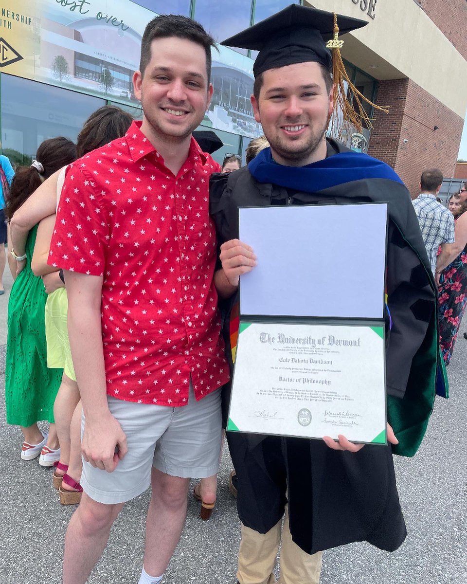 coledavidson94's tweet photo. Did it! 🎓🎓🎓 https://t.co/6vxHXyhREG