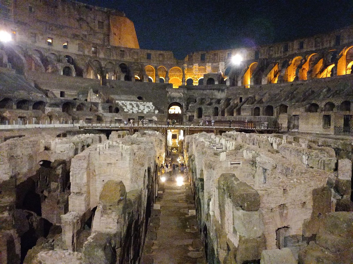 ParcoColosseo's tweet photo. #LaLunasulColosseo 🌙 https://t.co/gEALAm77ET