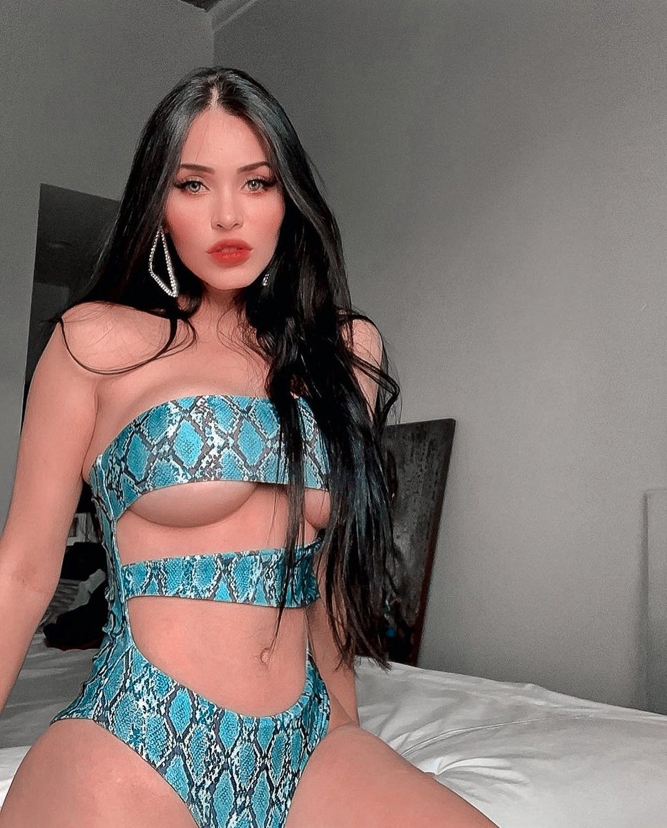 me han dicho que me queda de maravilla este atuendo.