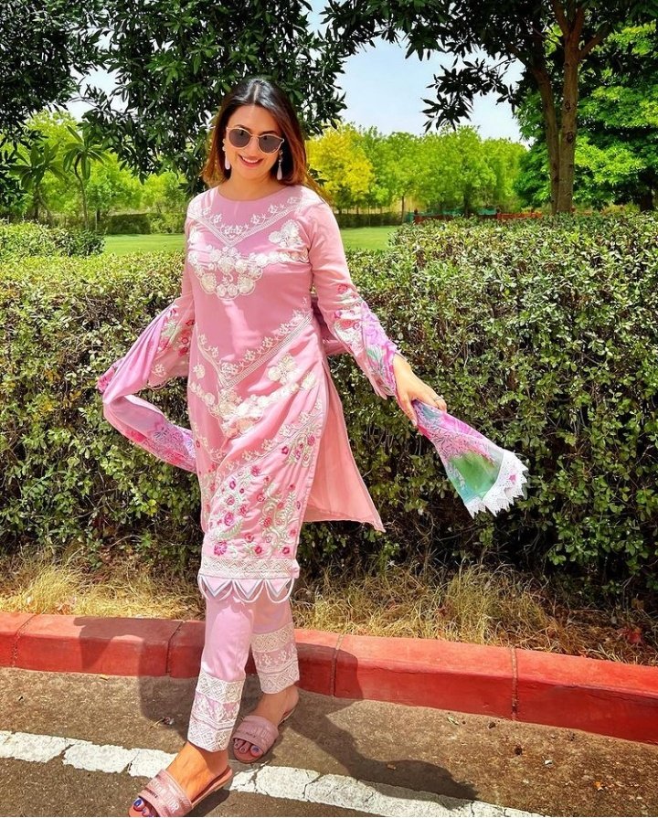 Divyank24027678's tweet photo. Miss you darling 😘💕 so much
Please 🙏 come back to the tv word .
#DivyankaTripathi
#BiggBoss season 16.
#KhatronKeKhiladi12
#yhm season 2
#newwebshow
#actress
#India https://t.co/KMBVHbnJiA
