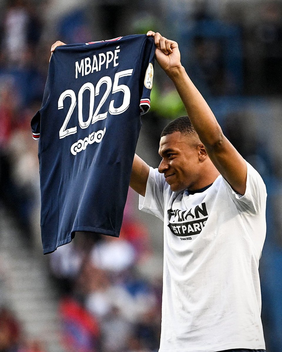 Aybstyles_'s tweet photo. Con 3 Champions seguidas Florentino le prometió a CR7 lo de un aumento que con 3 #UCL era más que merecido. 

Y luego Florentino lo Hecho. 

Mbappe llevaba años diciendo que su sueño era jugar en el Madrid y Florentino le creyó y hizo todo para traerlo.

Y lo traiciono. https://t.co/Q5etX6JX3x