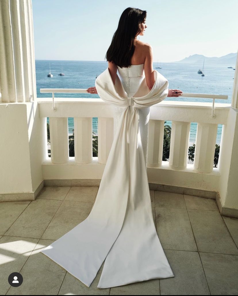TyTroncoso's tweet photo. Esta foto que Greg Williams le tomó a Anne Hathaway en Cannes 😍 https://t.co/5FRv3ra4CK