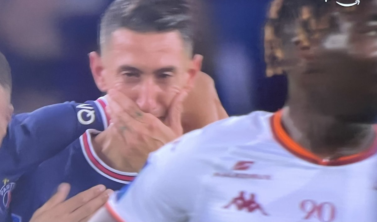 Footballogue's tweet photo. Les larmes de Di Maria après son but, magnifique ! ❤️💙

(@PVSportFR) https://t.co/peIb7bbHh1