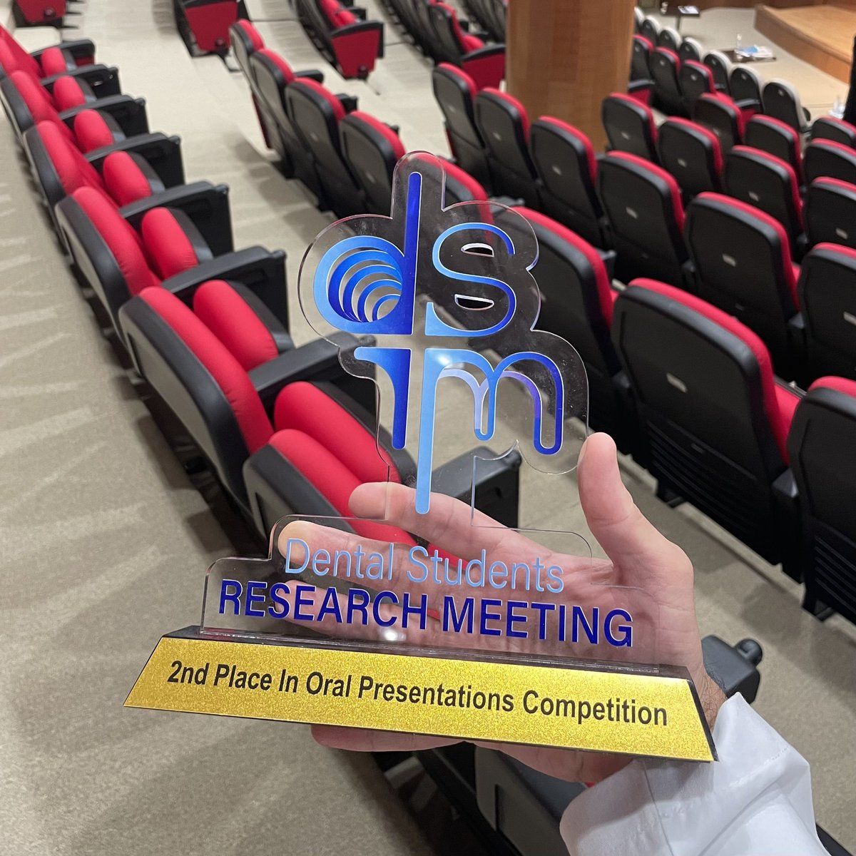 سعيد جداً بترشيحي للمشاركة في المسابقة، وسعادتي أكبر بالحصول على المركز الثاني بعد منافسة عدد من الأبحاث المميزة.
كل التوفيق لنا ولهم، والشكر موصول للقائمين على تنظيم الملتقى الرائع.