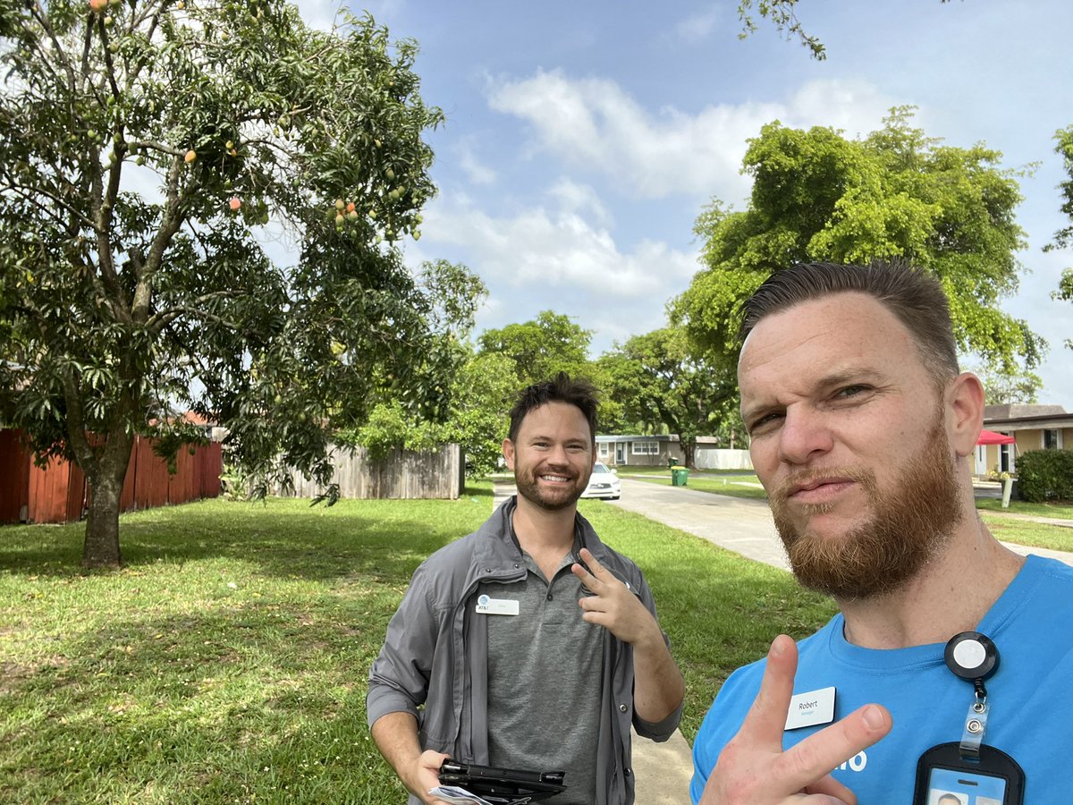 8obbyLight's tweet image. Letting the neighborhood know fiber is available!!!! #prospecting #winlocal #fiberspeed @CuniLeonora @dr_mfarhan @Hdncorp