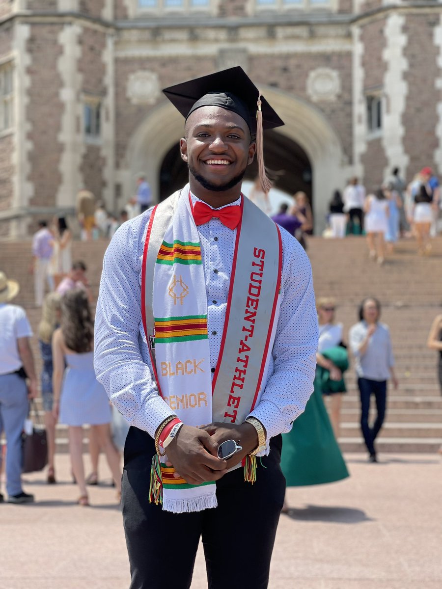 langstonlj's tweet photo. Grad Szn👨🏿‍🎓 #WashU22 https://t.co/fIfoY6k2wK