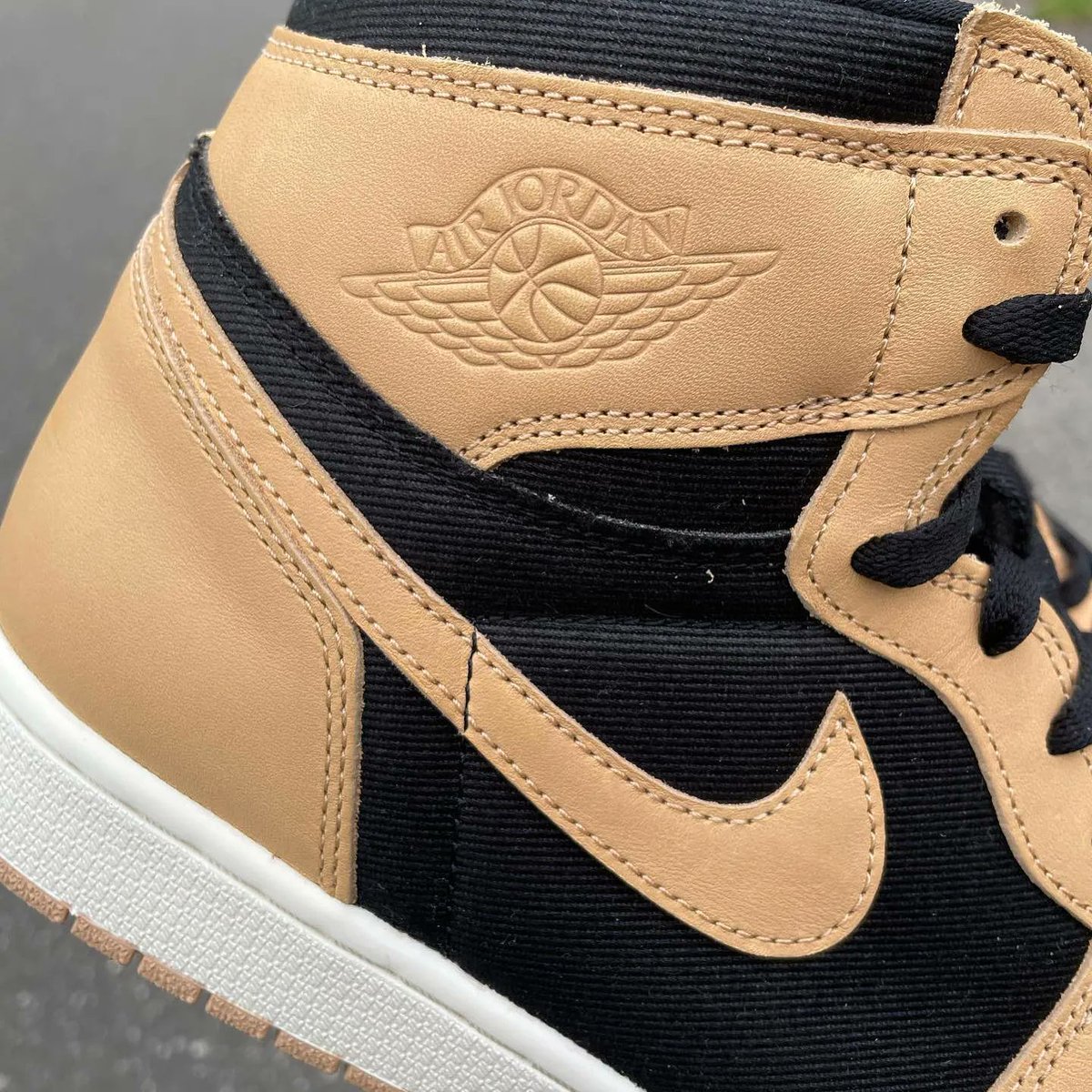 TheSiteSupply's tweet image. Air Jordan 1 High OG “Heirloom” 👟 

🗓️ September 17th, 2022

💸 $170

📸 chickenwop_ IG