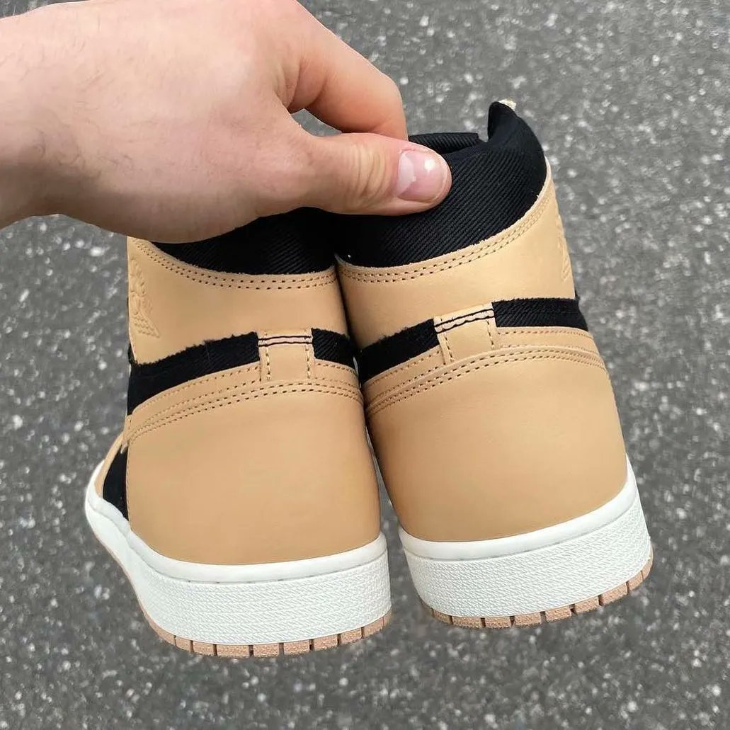 TheSiteSupply's tweet image. Air Jordan 1 High OG “Heirloom” 👟 

🗓️ September 17th, 2022

💸 $170

📸 chickenwop_ IG