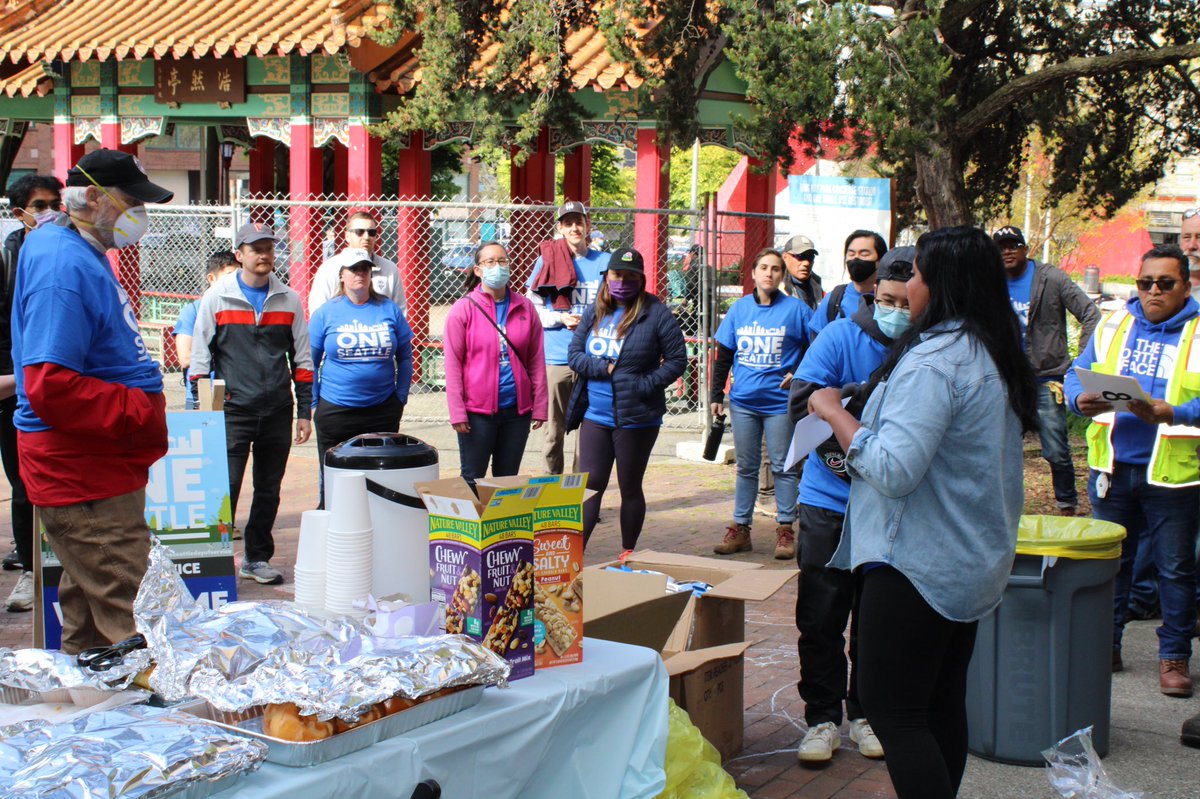 Thank you to all of the volunteers that joined us for the Seattle One Day of Service event this morning!