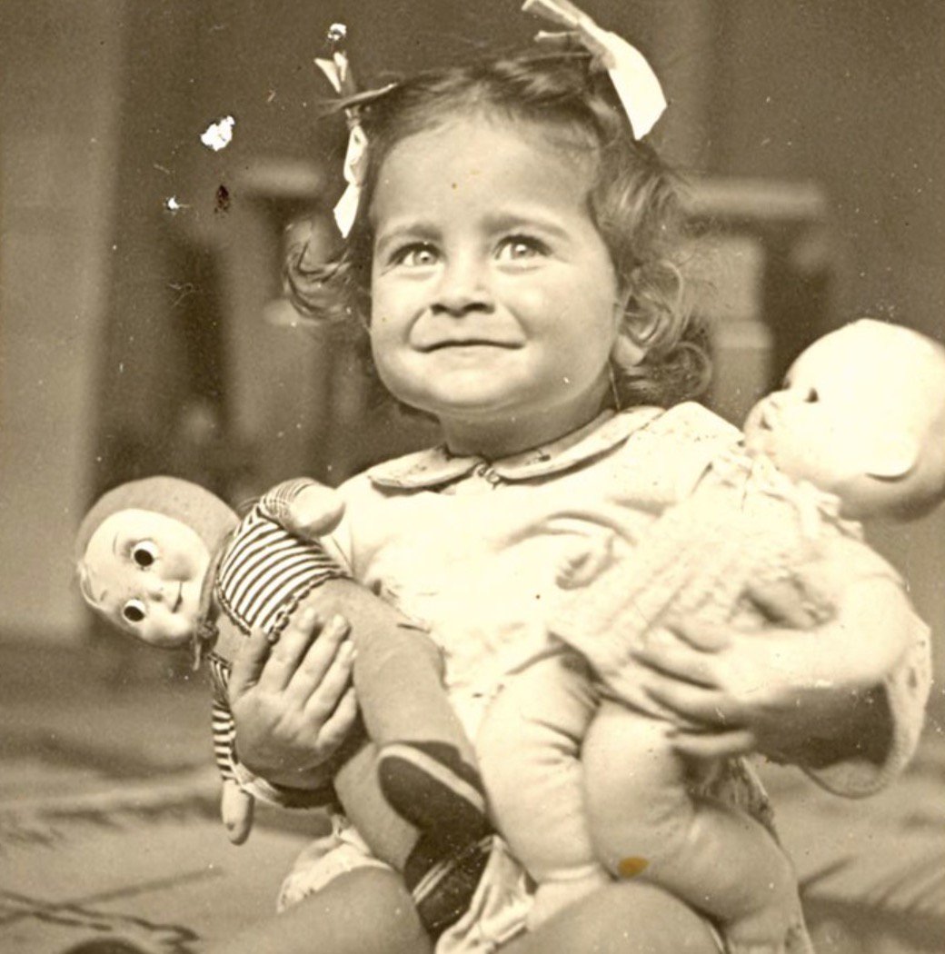 21 May 1944 | A Hungarian Jewish girl, Beata Donner, was murdered in a gas chamber in #Auschwitz II-Birkenau camp. 
She was born on 22 August 1941 in Nagykanizsa to Imre and Eva. 

She was almost 3 years old.