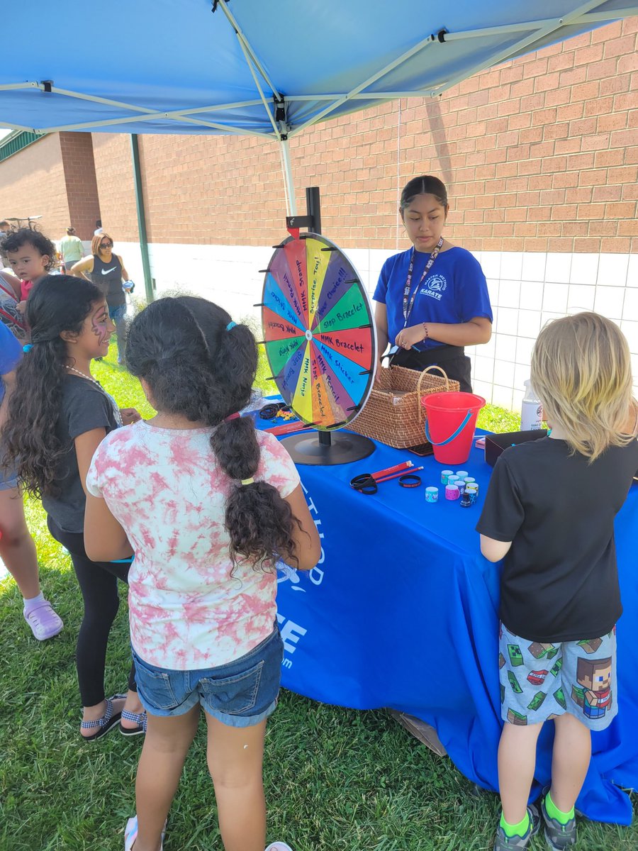 Sharieloveslife's tweet photo. Grateful to the community partners that helped make today a great Family Fair! #dalyes #ilovemyjob @DalyESPrincipal @MCPSCommunityS1 https://t.co/uQBvv9wJYl