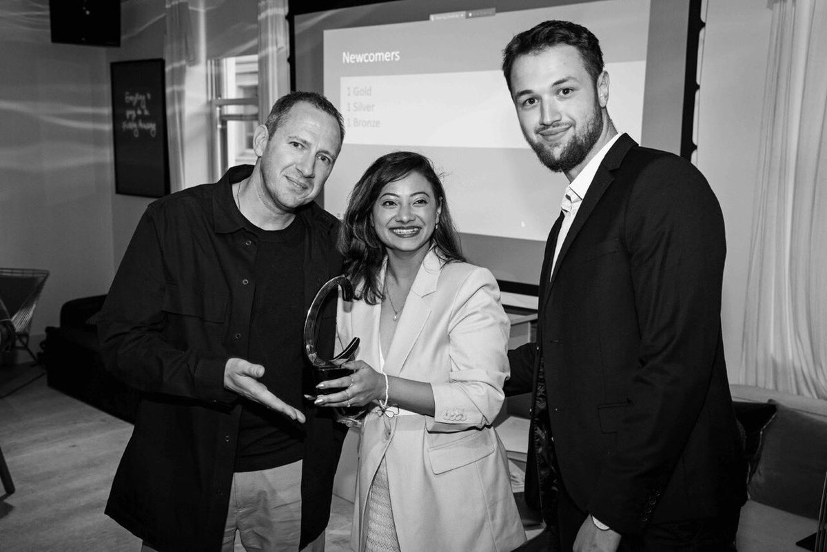 gailparminter's tweet image. My wonderful @unilincoln MA Creative Advertising students @RashDandeen and @granitk2000 receiving their silver Caples Newcomers award from @benmooge #caples #universityoflincoln @PublicisLondon