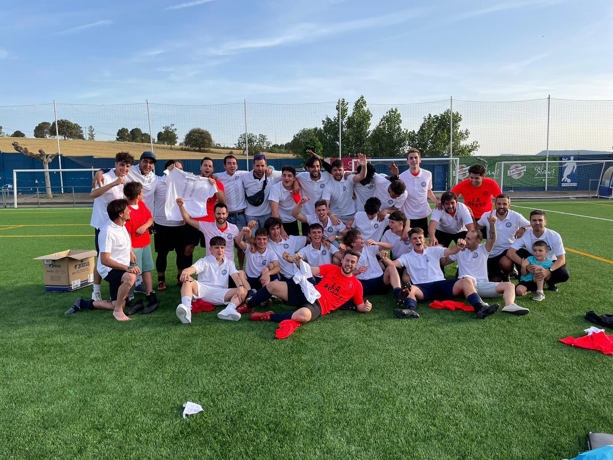 nasticmanresa's tweet photo. CAMPIONS!🔝

El primer equip guanya la lliga i puja a Tercera Catalana. Felicitats nois💪🏼💪🏼

#SempreEndavant #NàsticManresa https://t.co/55AmLnvsA4
