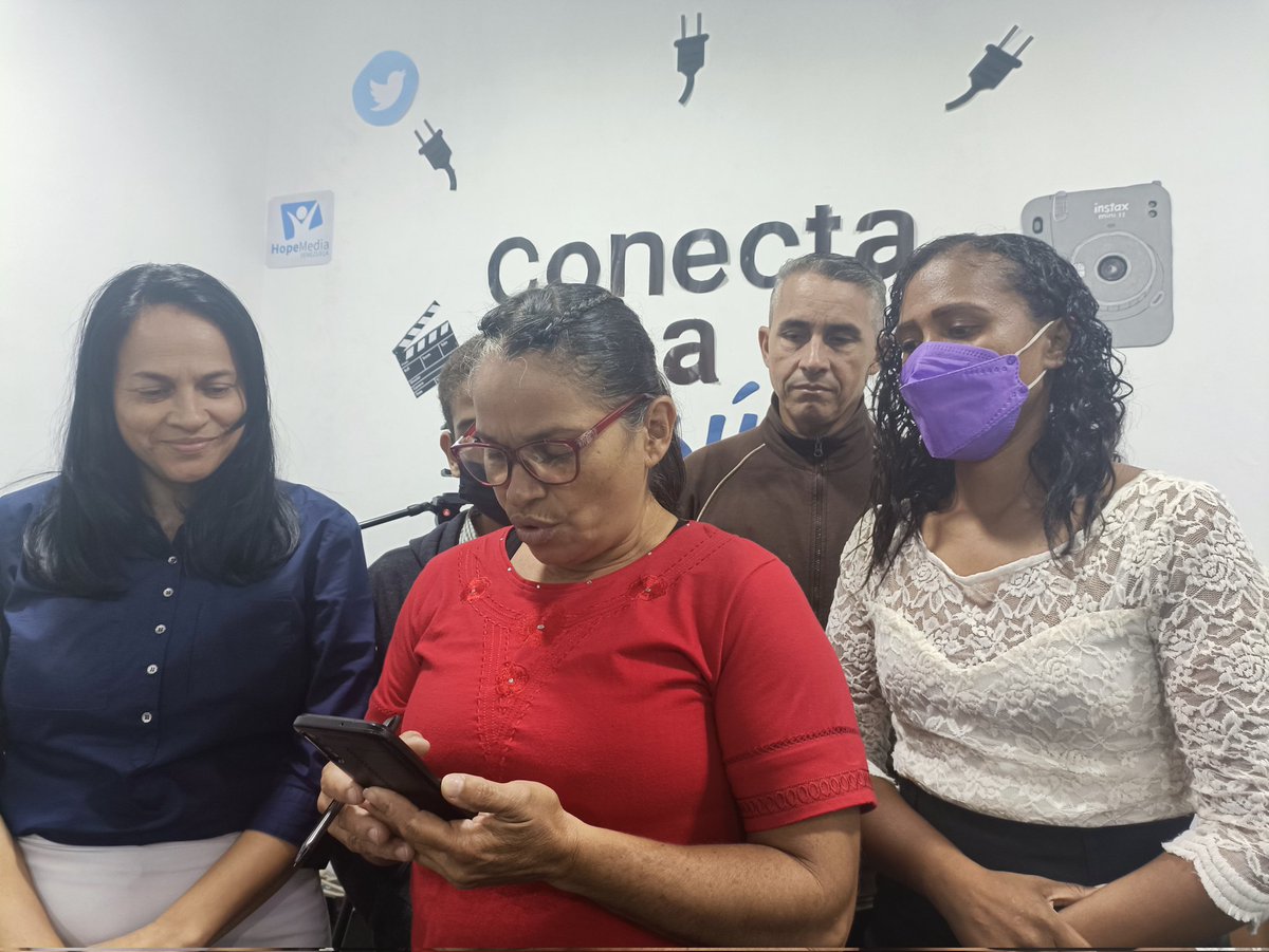 mivenoriental's tweet photo. Participantes del seminario de Noticias presentan sus redacciones realizadas en la actividad práctica. ✍️💪🏽
El tema fue desarrollar una noticia sobre el FestCom MVNOR "Conecta a Jesús". 😍
#PasiónMVNOr #FestCom https://t.co/JoUvzDaCz3