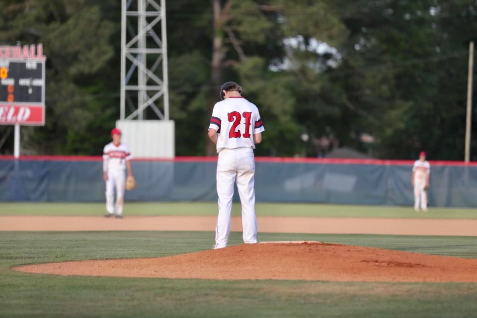 Parker21Martin's tweet photo. Extremely blessed to be able to continue my athletic and academic careers with @ECCCBaseball. Thank you to my family, coaches, and friends for the support along the way. Most of all, I thank the good Lord for this opportunity. @KyleFless @EastRankinBSBL https://t.co/3jZH0YQtKn