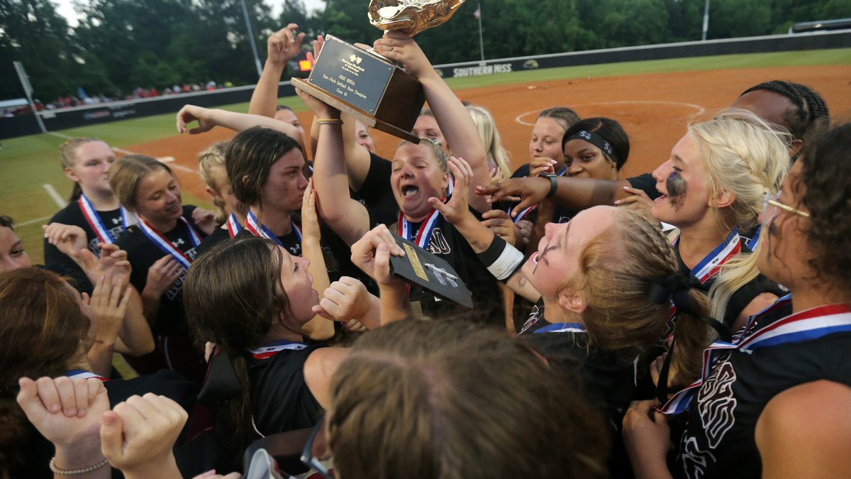 CLSports's tweet photo. How Kosciusko repeated as 4A softball champion on 'toughness Saturday' https://t.co/iLkeDDcAlA https://t.co/qfc08S5tu3