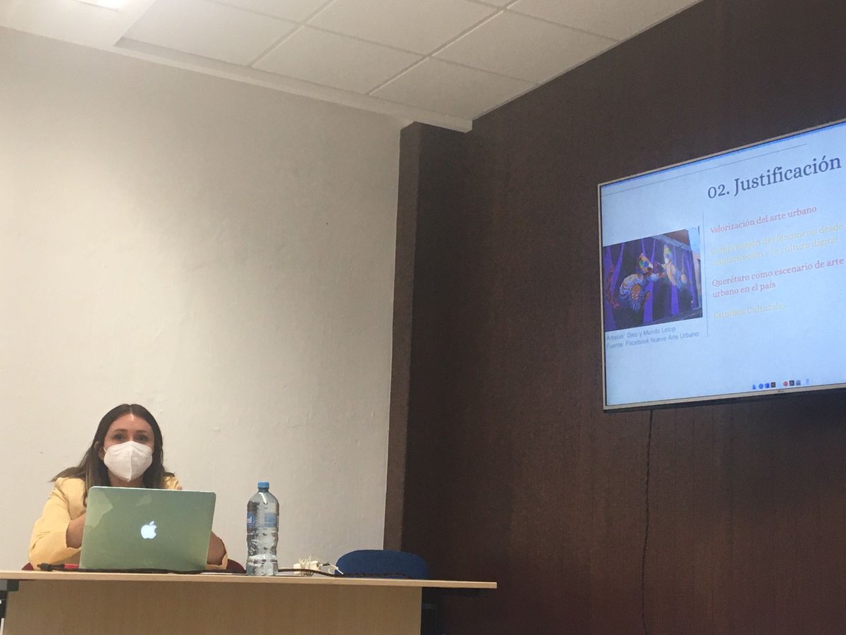 MCCD_UAQ's tweet photo. #OrgulloMCCD📍Examen de grado👏
"Prácticas de consumo de arte urbano en las redes sociodigitales y en el espacio público: públicos, capital cultural y experiencia estética" es la tesis de Judith Niño para obtener el grado de Maestra en Comunicación y Cultura Digital👇 #urbanart https://t.co/KaASeoytSx