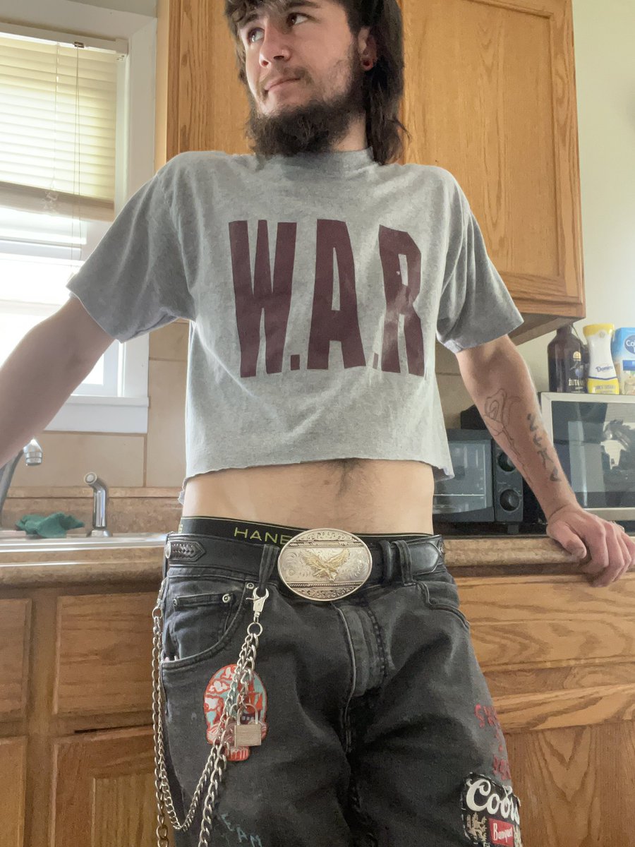 YungBisquit's tweet photo. Did i take these in a half ass attempt to make it look like im looking at myself? Yes but i didnt try very hard as you can see https://t.co/tyrPSvzpH9