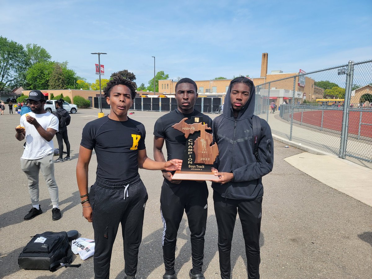Our 4x8 team showed guts today! Came in second and qualified for states. They ran a season best 9:03. There are 3 freshman and one senior on this team!