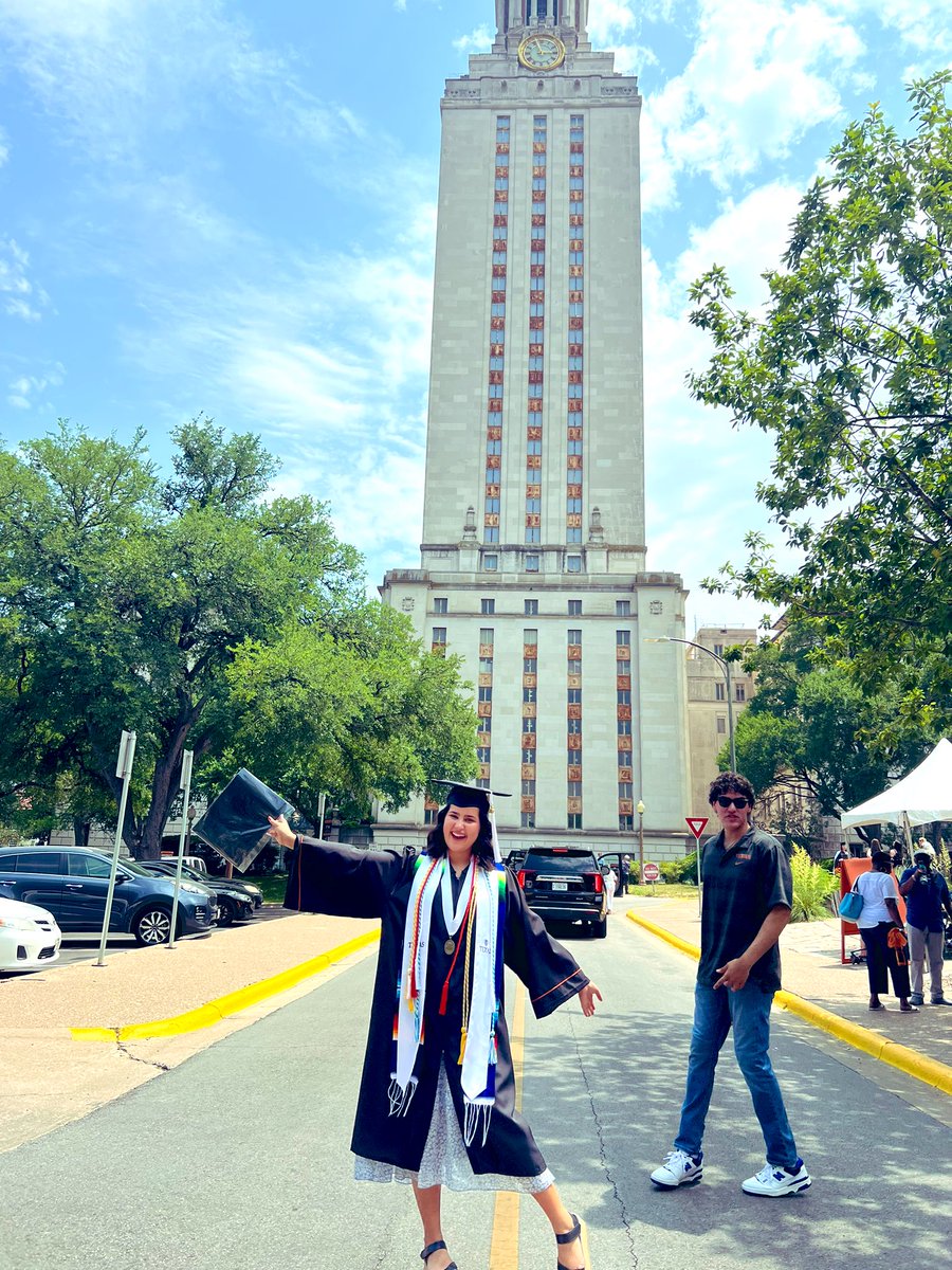 CommishJRod's tweet photo. Let’s gooooo!!! #UTGrad22 #WhatStartsHere https://t.co/TIuwmjbwnt