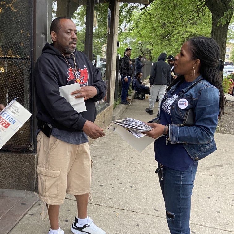 Msdebra_01's tweet photo. Today was a awesome day ‼️
Meeting with #voters @LatashaHFields @MmaxSolomon @Geno4Congress @AngelH29962447 https://t.co/AxFnroOWjX 
#CbicagoWins📢 #knowb4uvote https://t.co/x9ngxJ0DaJ