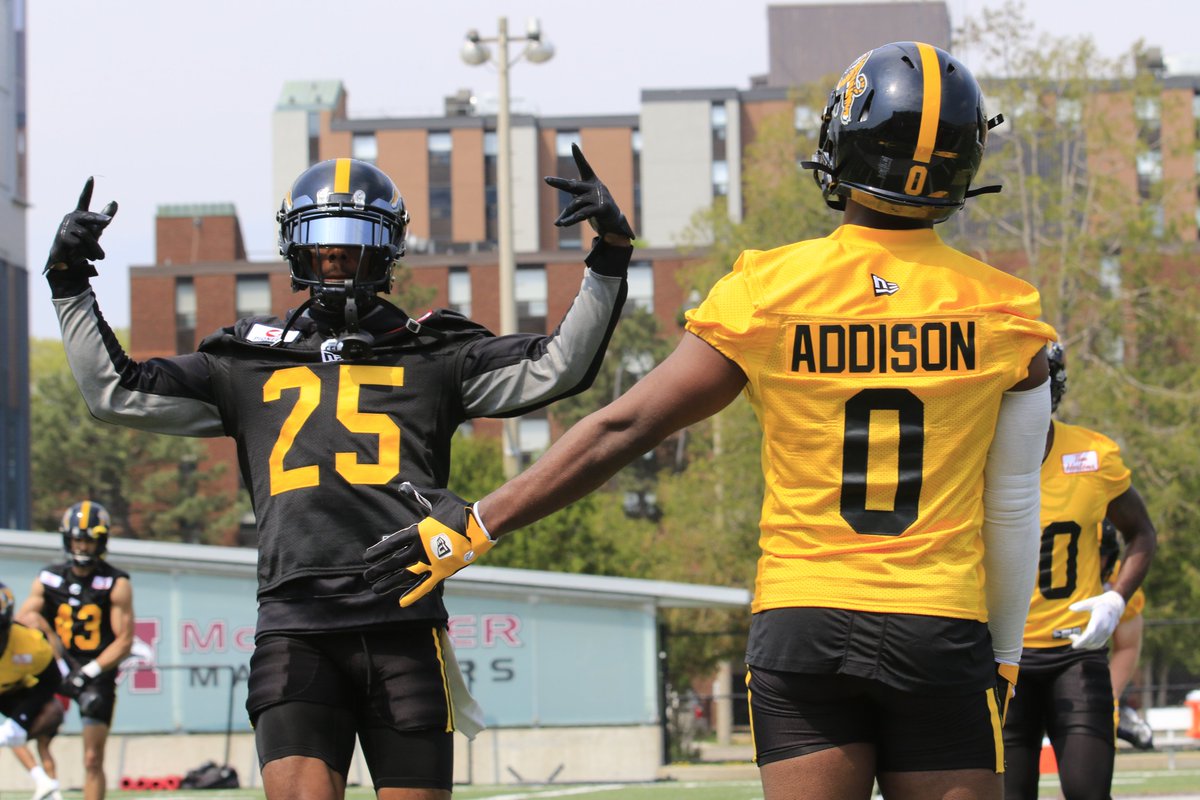 BobButrym's tweet photo. A 3-Pack photo tweet for Day 3 of #TicatsCamp held Saturday May 21st. @Ticats squad worked hard through the twin session #PowerPractice
1/3 #CFLTC https://t.co/LVwiRLTXfO