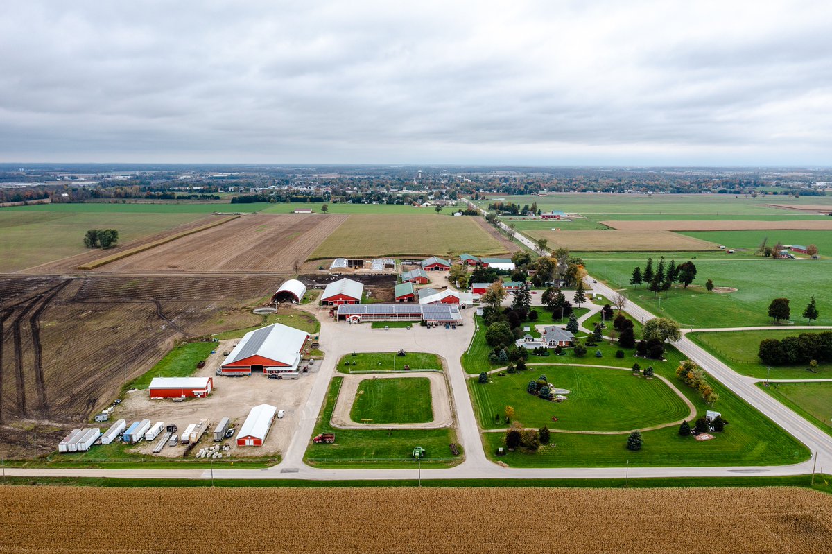 __brmedia's tweet photo. Some cool perspectives captured before the snow hit.

#farm #aerial #photography #drone #realestate 

10.19.2021 https://t.co/67x7zjDc6U