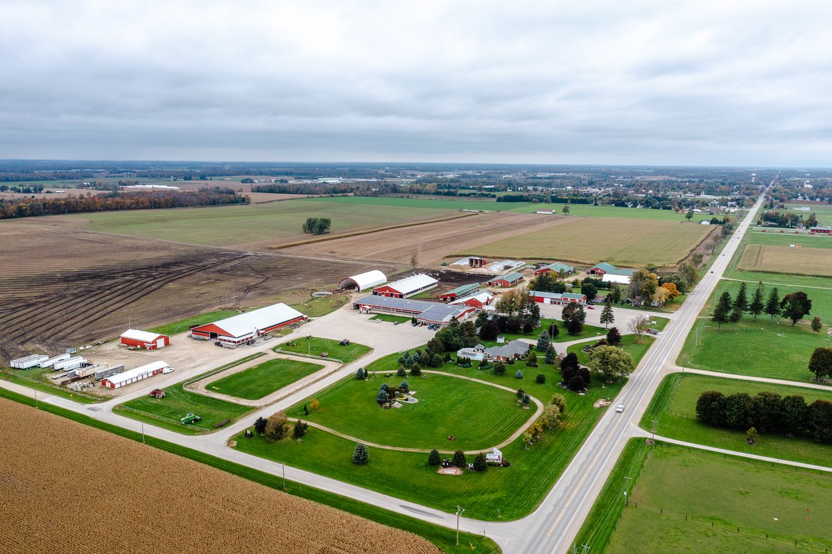 __brmedia's tweet photo. Some cool perspectives captured before the snow hit.

#farm #aerial #photography #drone #realestate 

10.19.2021 https://t.co/67x7zjDc6U