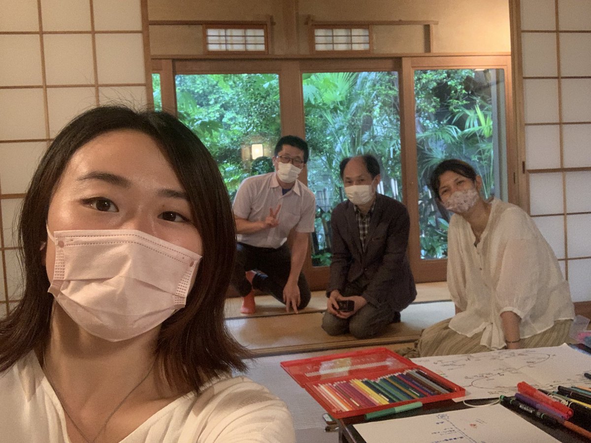TheThinkingTime's tweet photo. 昨日はしゃべろう会Vol.13でした！

中村仁美(中村儒纏)さんをゲストにお迎えして、「自分を生きる」をテーマに開催いたしました✨

中村さんのこ���までのお話を伺った後、自分史をつくり「ここは生きてたな」「ここは生きてなかったな」というポイントを探すワークを行いました。

#しゃべろう会 https://t.co/gFYgxnTecB