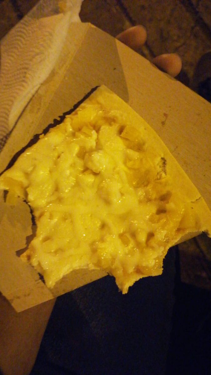 El02993306's tweet photo. Ya con un trozo de pizza 😁😁🤭🤭🤭🤭 https://t.co/gO7VHkPpPx