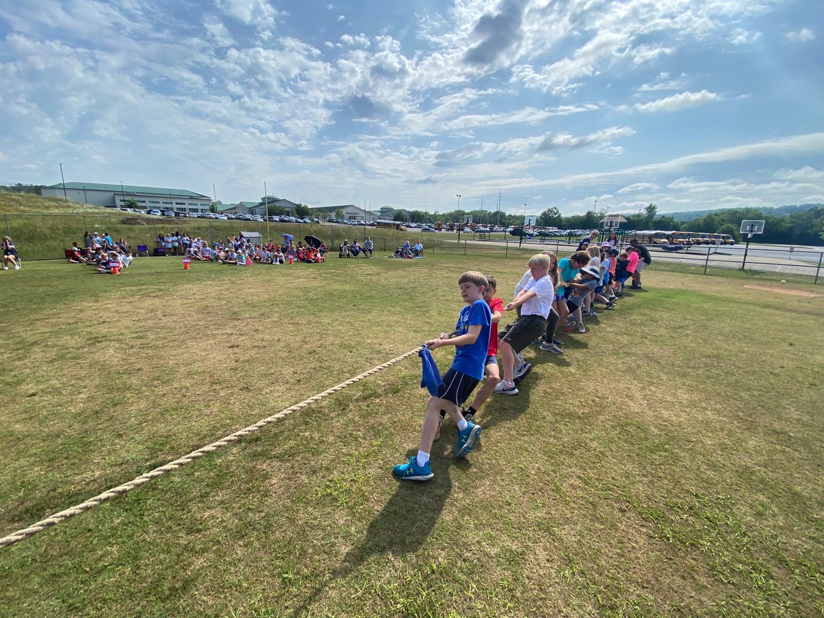 omis_pe's tweet photo. 2022 Tug of War action https://t.co/FJAP4c3teu