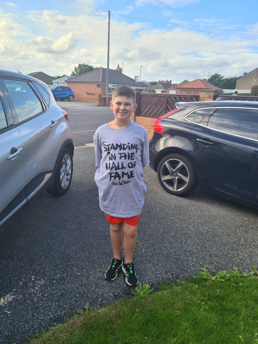 mm142723's tweet photo. @thescript @thescript He couldn't make the show last night so was made up with his Hall of Fame t-shirt. It's his favourite song #TalesFromTheScriptTour https://t.co/BHbkHn33s9