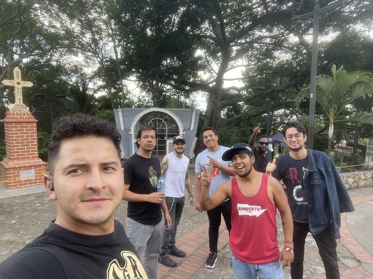 Cali!!! Listos para la rumba de hoy 🔥🔥🔥🔥

<a href="/gavichangoreta/">Gavilla Changoreta</a> 
<a href="/rumbertoriginal/">Rumberto</a> 
<a href="/BrickOficial/">Brick Oficial</a> 

Esta es la 9 🔥🤟🫶

Nos vemos en @warholbar 

#BrickOficial #vital