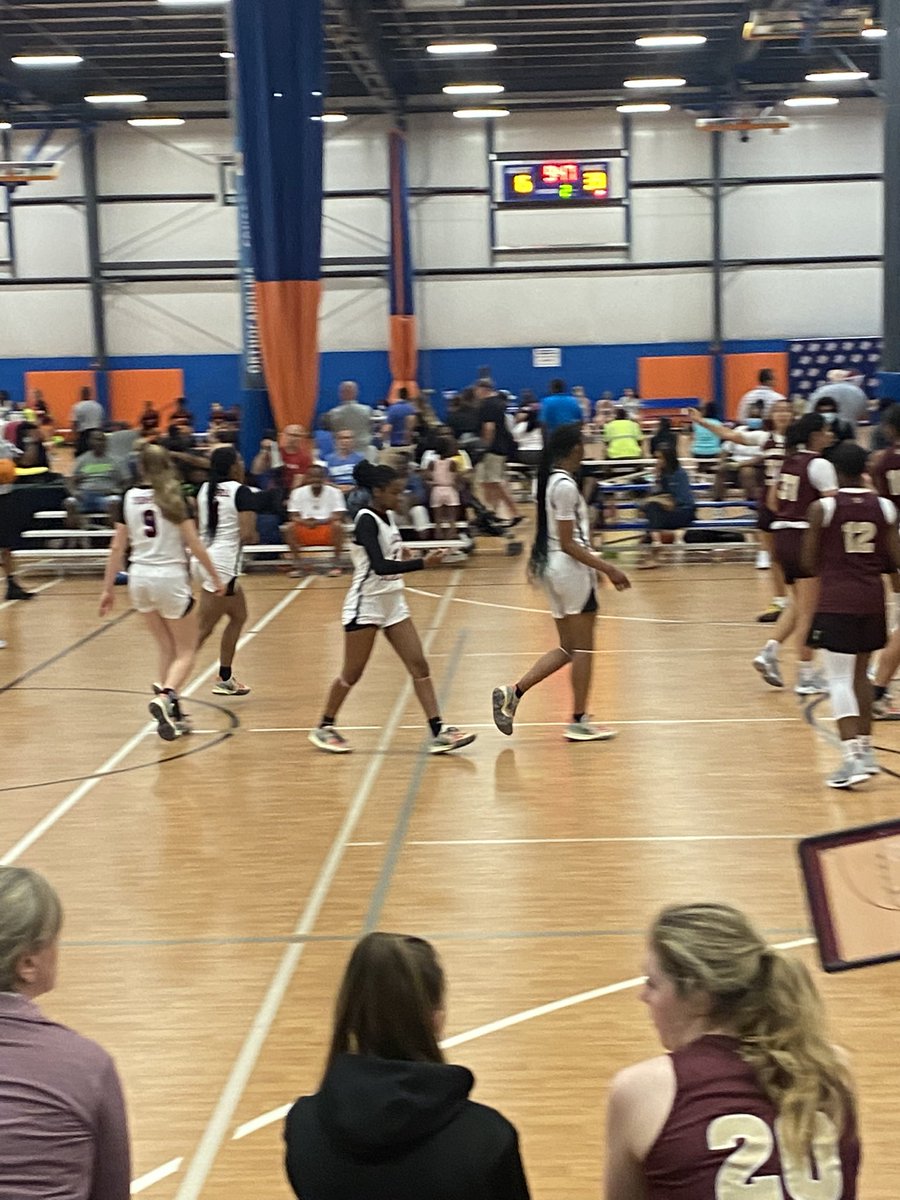 R_SimoneP's tweet photo. Hard-work, tenacity, and heart are things that can make a good team a GREAT team…
Lady Strong 2024 is oozing with it all!
Fun group to watch! #LBINCJamFest @LBInsider @LBI_Carolina @LBIMarcy @LBI_Steve @wadesworld32 @LBIPremierBB https://t.co/HSzKYGiYp0