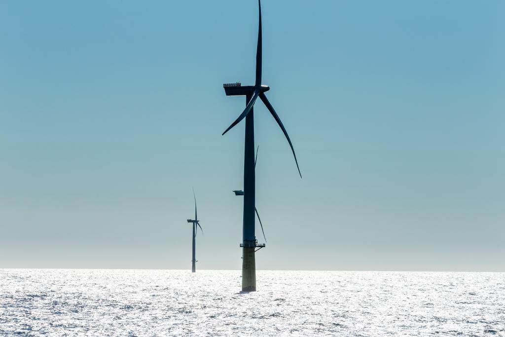 Siemens_Energy's tweet photo. The current geopolitical developments should not lead to a setback to the #EnergyTransition. Accelerating #renewables will play a key role to a more sustainable future. That’s why we want to join forces with @SiemensGamesa. More info 👉🏻 https://t.co/GxpkKaugcZ https://t.co/K9V8XbriuP